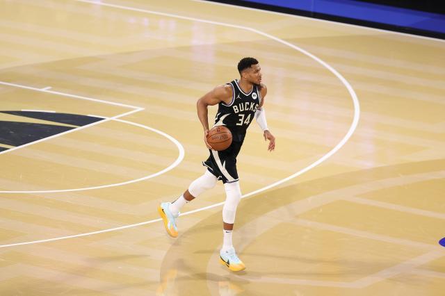 星空体育官网下载入口-【现场】扬尼斯统治全场 雄鹿力克雷霆问鼎NBA杯