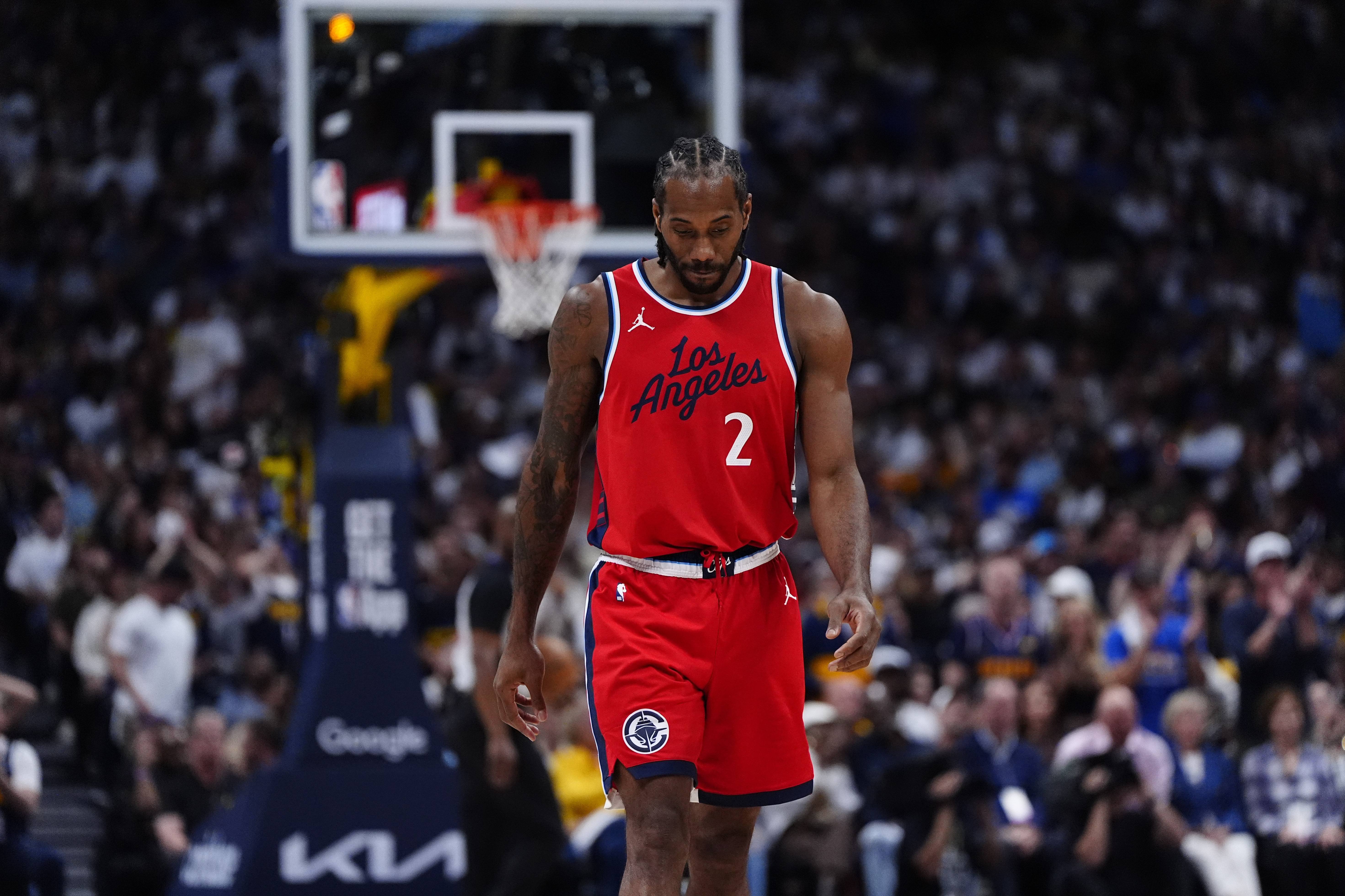 星空体育中国-NBA对快船处以重罚：百万罚款、选秀权作废及伦纳德合同取消？知名记者称目前尚不现实