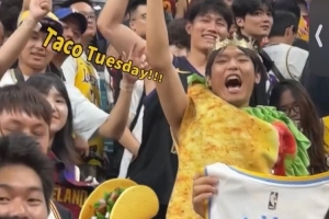STAR SPORTS下载-詹姆斯中国行成都站花絮：有球迷打扮成Taco 有球迷现场求婚成功